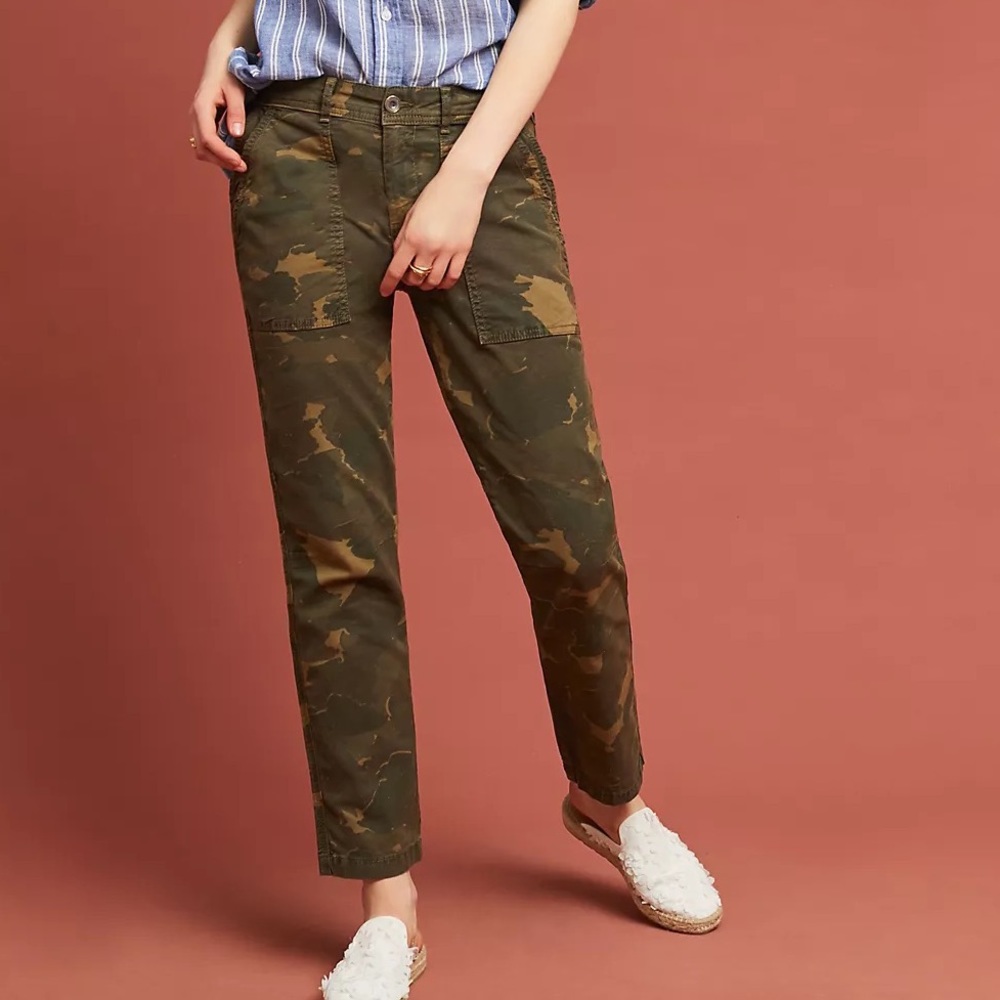 😍Anthropologie Size 26 💚 Camo Pants